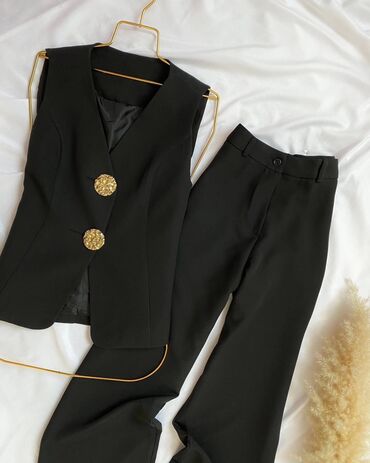 Kompleti: • Komplet ||
• Veličine: S M L — 7