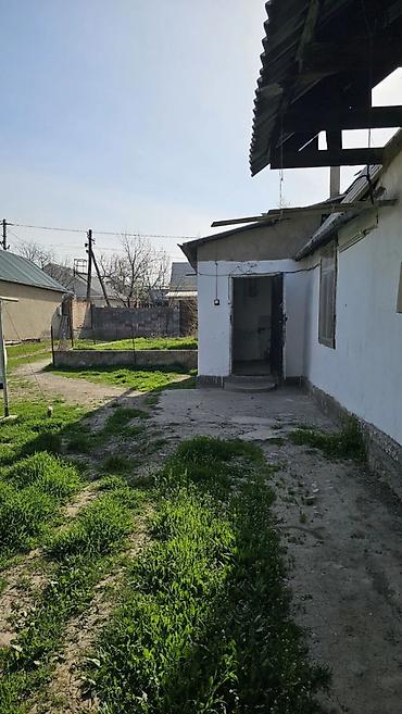 Продажа коттеджей и домов: 🏙️ Продаётся: Участок с домом — 5 соток 📍 Локация: Бишкек, ж/м Ак-Орго — 2