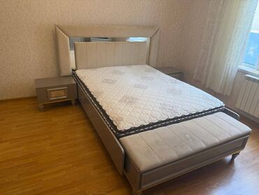 Bitkilər: Salam.Yataq mebeli satilir tumbalari ile birlikde.Qabaginda bazasida