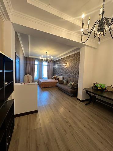 Долгосрочная аренда домов: 300 м², 6 комнат, Амбарная, Лоджия, Парковка — 30