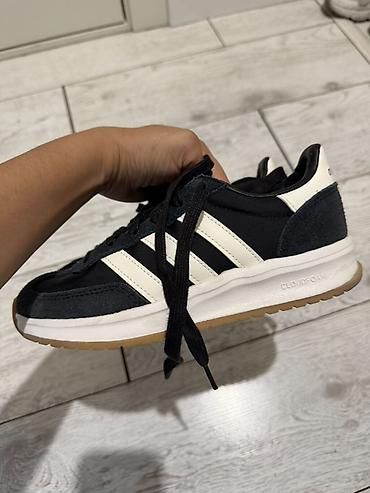 Кроссовки Adidas с технологией Cloudfoam Comfort. Размер 35, заказали at lalafo.kg Кроссовки Adidas с технологией Cloudfoam Comfort. Размер 35, заказали