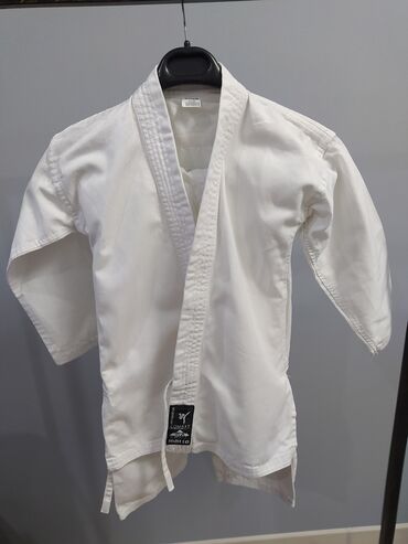 продаю военную форму: Продаю кимоно на 6-8 лет 
Размер 0/130
б/у в отличном состоянии