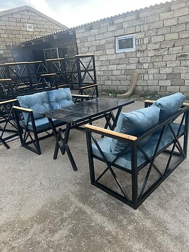 Bağ, çöl mebeli: Metall karkaslı bağ-kafe dəsti - Tərkib: 1 stol + 2 ikiyerli kreslo — 4
