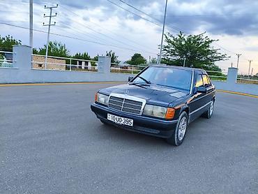 190 satışı: Mercedes-Benz 190 (W201) sedan - Kuzov: 4 qapılı sedan, qara rəng - — 1