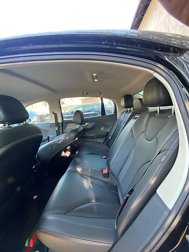 Продажа авто: Hongqi E-QM5, электрический седан Основные характеристики: - Тип — 6