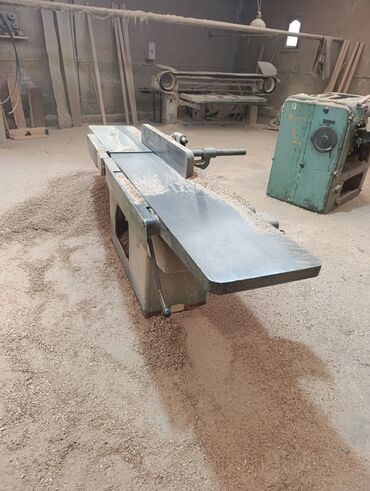 куплю закройный стол: Продаются промышленные столярные станки.
Фуганок, Ресмус, циркулярки