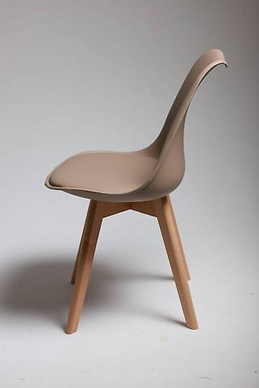 Стулья для кухни: Стул eames 222 Цвета: белый, серый, черный, бежевый, красный Размер — 9