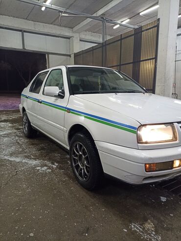 листы б у: Volkswagen Vento: 1996 г., 1.8 л, Автомат, Бензин, Седан