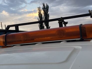 автозапчасти дордой: Проблесковый маячок оранжевого цвета, предназначенный для установки на