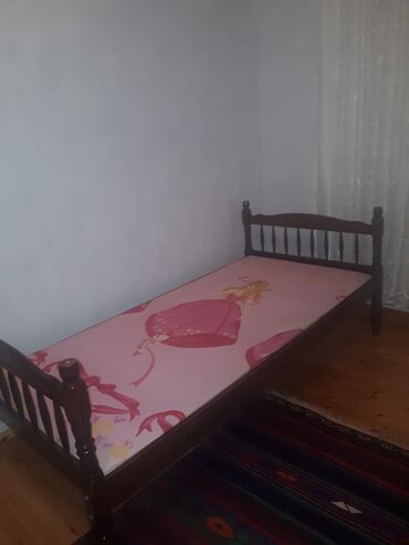 tek kravat işlənmiş: İşlənmiş, Təknəfərlik çarpayı, Siyirməsiz