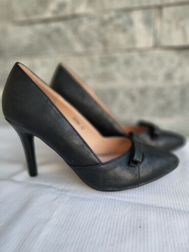 Salonke: Salonke, 38 — 8