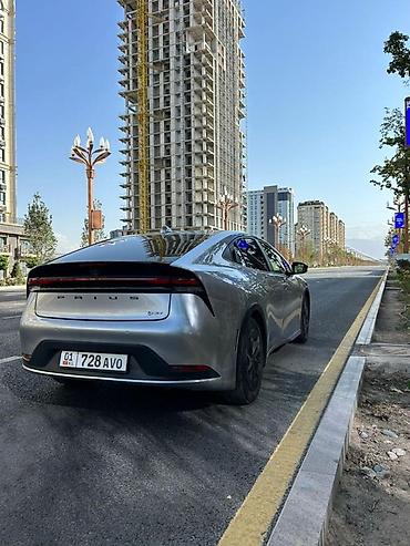 автомаш: Toyota Prius: 2024 г., Лифтбек — 2