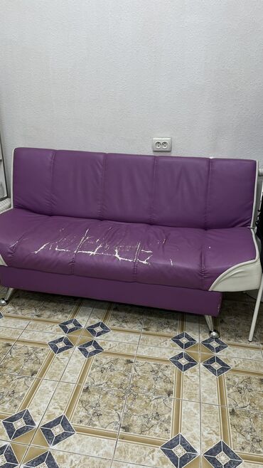 продадим диван: Гарнитур для зала, Диван, цвет - Фиолетовый, Б/у