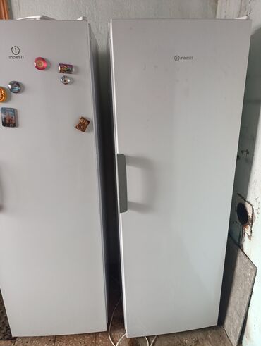 телефон купит: Морозильный шкаф Indesit (вертикальный, однодверный) - Форм-фактор