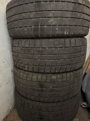 меняю на 14: Шины 275 / 40 / R 22, Зима, Комплект, Внедорожные (АТ/МТ)