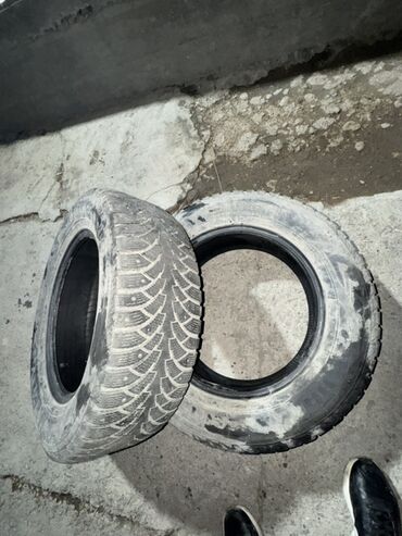 шины и диск: Пара зимних шин (шипуемые, есть шипов). Размер: 215/65 R16