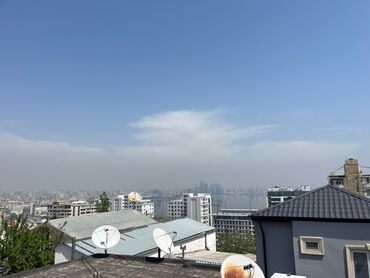 Həyət evləri və villaların satışı: 3 otaq həyət evi. Qaraj və həyəti var. Qaraja 2 maşın yerləşir — 7