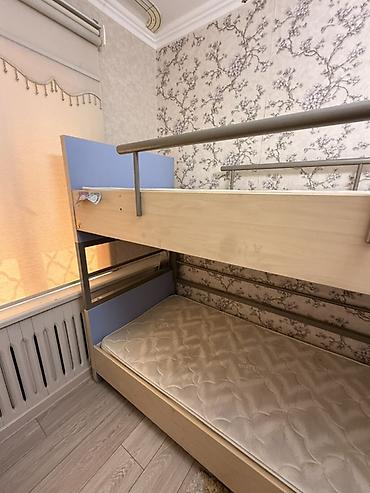 bunk bed: Двухъярусная детская кровать, Б/у, ЛДСП, цвет - Голубой — 2