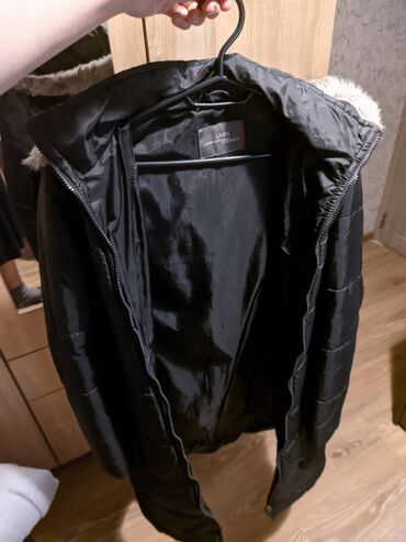 женская новая куртка: Gödəkçə S (EU 36), rəng - Qara