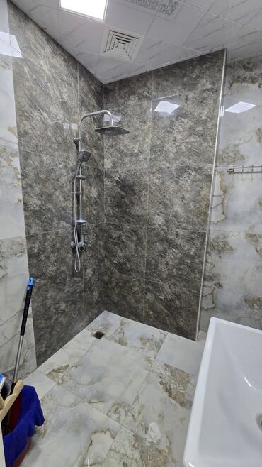 Uzunmüddətli kirayə mənzillər: Düşme variyant Yüksək səviyyədə təmirli.Yaşayış olmayıb.2 böyük yataq — 9