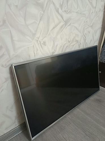 tv stick: LG LED televizor, təxminən 42–47 düym ekran ölçüsü. Nazik gümüş — 6