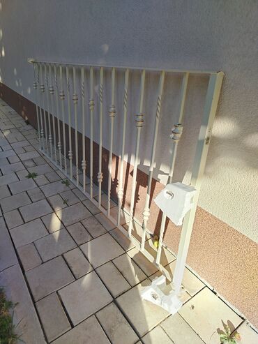wc šolja i bide u jednom: Ograda od kovanog gvožđa. Stara 10 godina. U odličnom stanju. Dužina