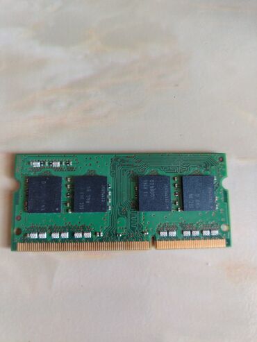 Kompüter və noutbuk aksesuarları: Operativ yaddaş (RAM) Samsung, 4 GB, 1600 Mhz, DDR3, Noutbuk üçün