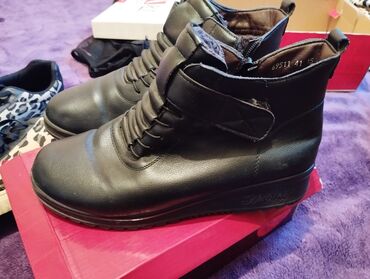 Basanoşka və səndəllər: Qadın ayaqqabıları – 2 model 1) Platformalı şlapi - Rəng: qara - Üst — 10