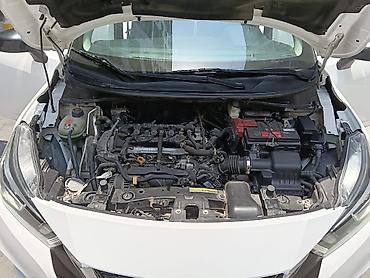 Другие автомобили: Седан белого цвета, 4 двери, компакт-класс. Сами привозили из Америки — 7