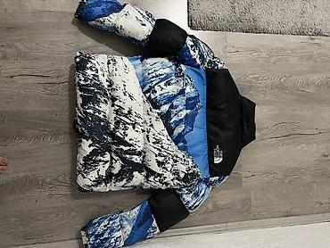 noisy may jeans: The North Face x Supreme puffer jakna – Mountain Print - Model — 2