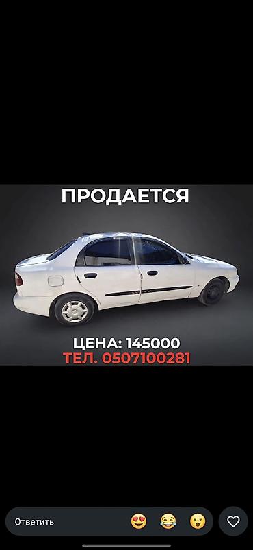 Автомобиль седан белого цвета. Основные характеристики: - Кузов