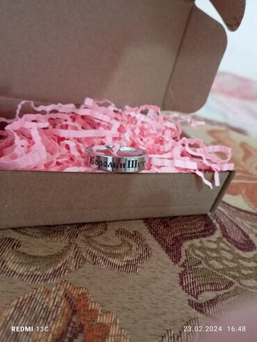 серебристая: Продаю кольцо новое не подошол размер. размер кольца 22 отдам с