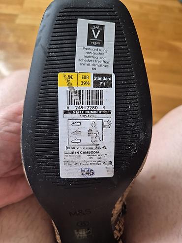 cizne: Ženske kratke čizme sa printom zmijske kože – M&S - Model — 3