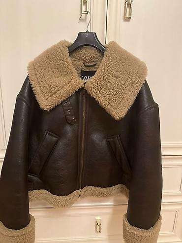 plaş cadır: Üst geyimlər hər biri endirimlə satılır. Bershka trench Zara üst geyim — 3