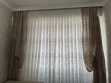 Pərdə və tüllər: Pərdə dəsti - Tərkib: 2 qat – dekorativ qalın pərdə və tül - Rənglər — 1