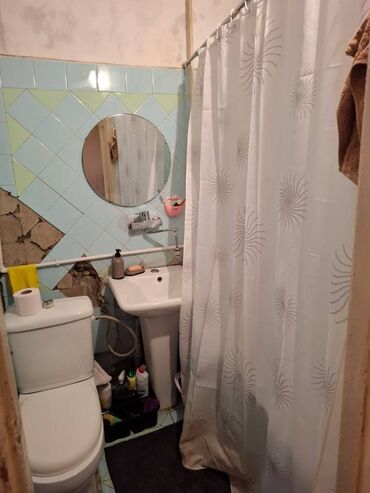 Köhnə tikili: 📍 Ünvan: İzmir prospekti 43 🏢 Köhne tikili bina (Xuruşovka — 8