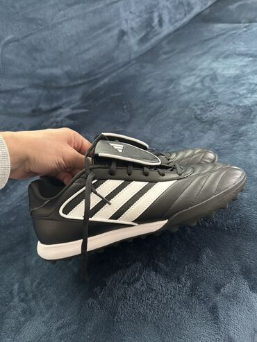 Maskalar, eynəklər: Butslar Adidas