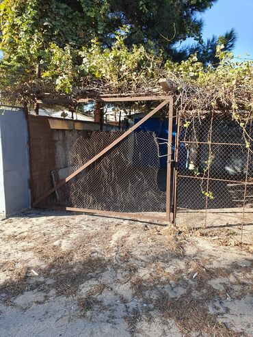 загородный дом с гаражом: 18 м², 3 * 6 * 2 Камень Коммунальные линии не подключены