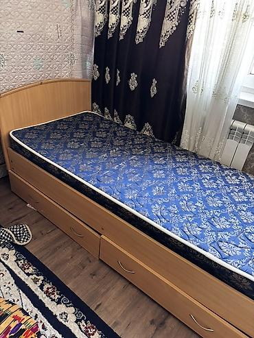 бонн: Односпальная кровать с матрасом и выдвижными ящиками. - Размер — 1