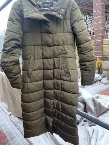 демисезонную куртку 54 размера: Пуховик, Зима, Длинная модель, Made in KG, S (EU 36), M (EU 38)