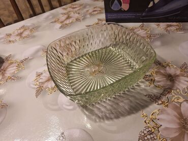 Digər dəstlər və servizlər: Şüşə qab dəsti - 2 ədəd şüşə krujka: qalın divarlı, qulpulu. Üzərində — 5