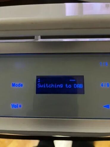 Pojačala i prijemnici: Digitalni Radio - BUSH; Model: TR04DABWHT, DAB - FM; Sa tasterima — 9