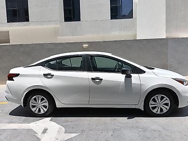 Другие автомобили: Седан белого цвета, 4 двери, компакт-класс. Сами привозили из Америки — 4