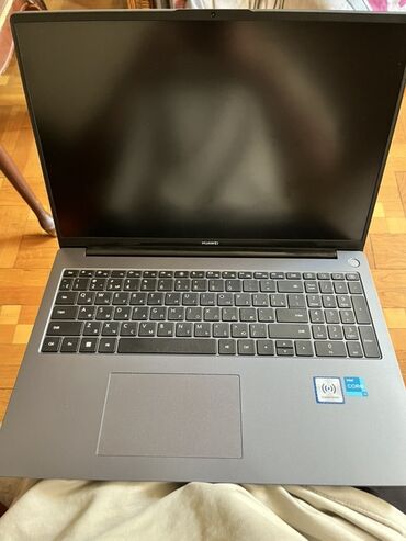 Huawei: Intel Core i3, 8 GB, 16 " — 1