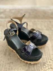 Туфли: 1500 сом все, летний обувь одевали один раз, Эконика брали 6000 сом — 1