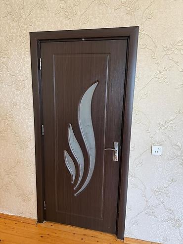 otax: - Qapı: Daxili otaq qapısı, tünd qəhvəyi rəngdə, taxta teksturalı — 5