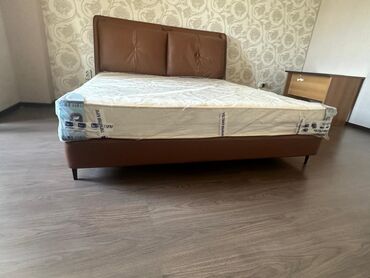 кровати 1 5: Двуспальная кровать, Б/у, С матрасом, Другой материал, длина - 200 см