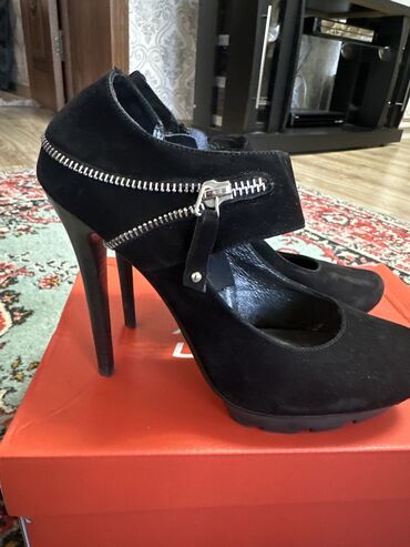 обувь зимние: Туфли Basconi, 40, цвет - Черный