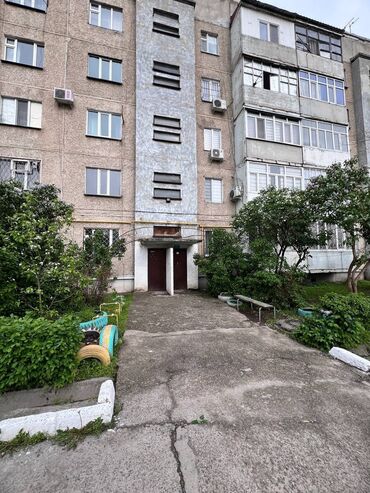 квартиры в городе токмок: 2 комнаты, 48 м², 105 серия, 5 этаж, Старый ремонт