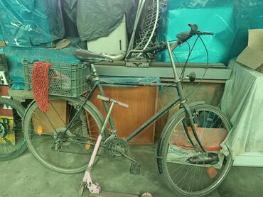 Велосипеды: Продаю велосипеды детский 1000сом, подростковый синего цвета 2500сом